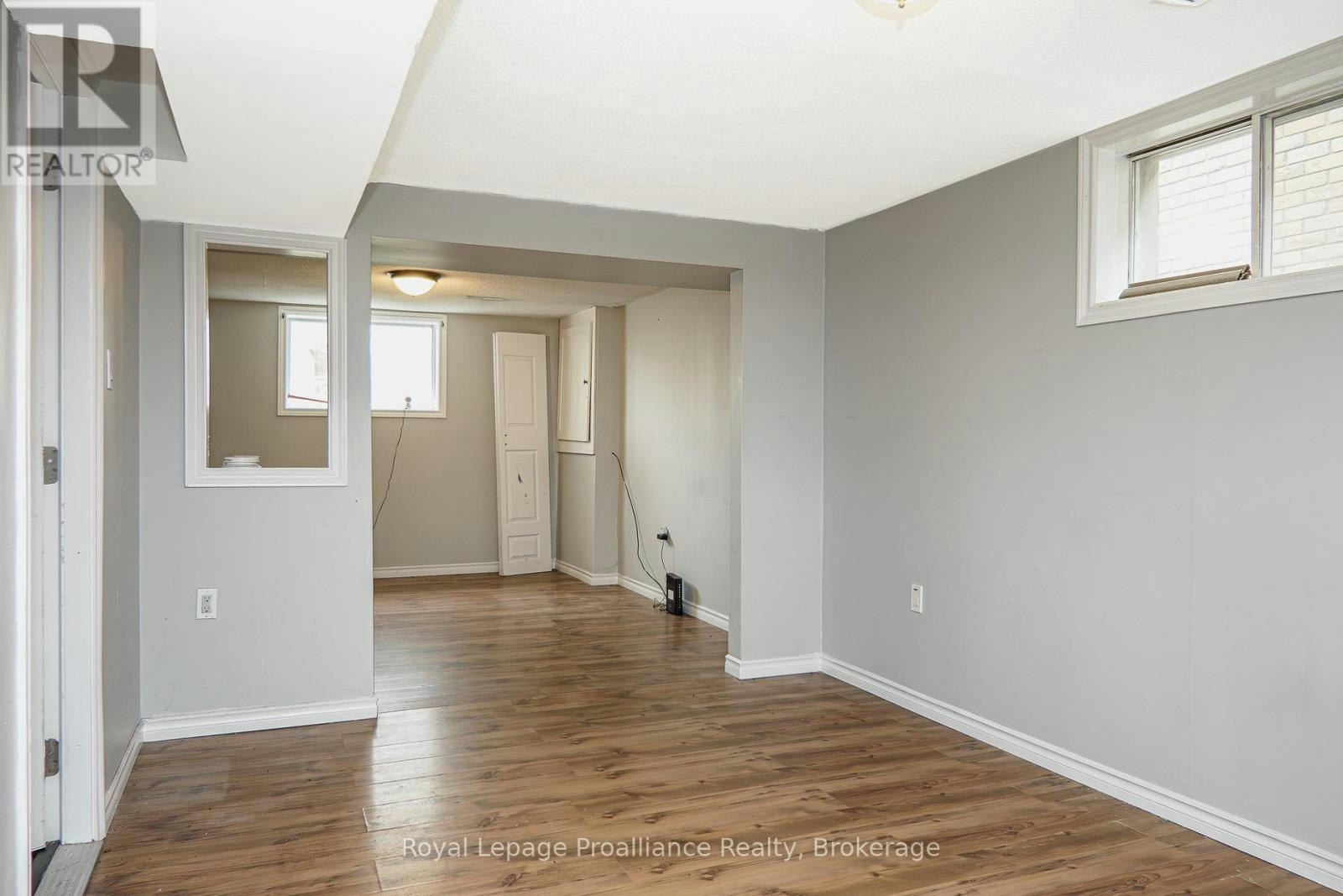21 Pepper Avenue, Belleville, ON, K8P 4R2 - 4