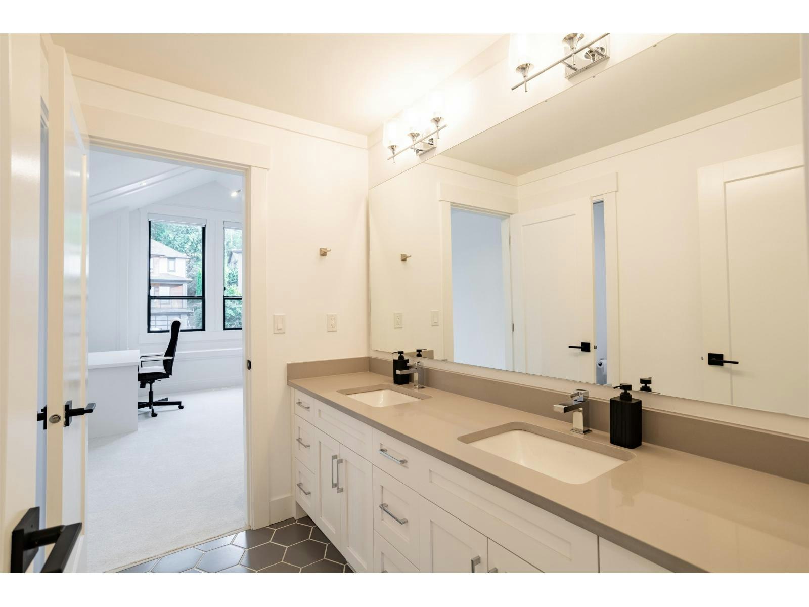 16671 30a Avenue, Surrey, BC, V3Z 0P9 - 16