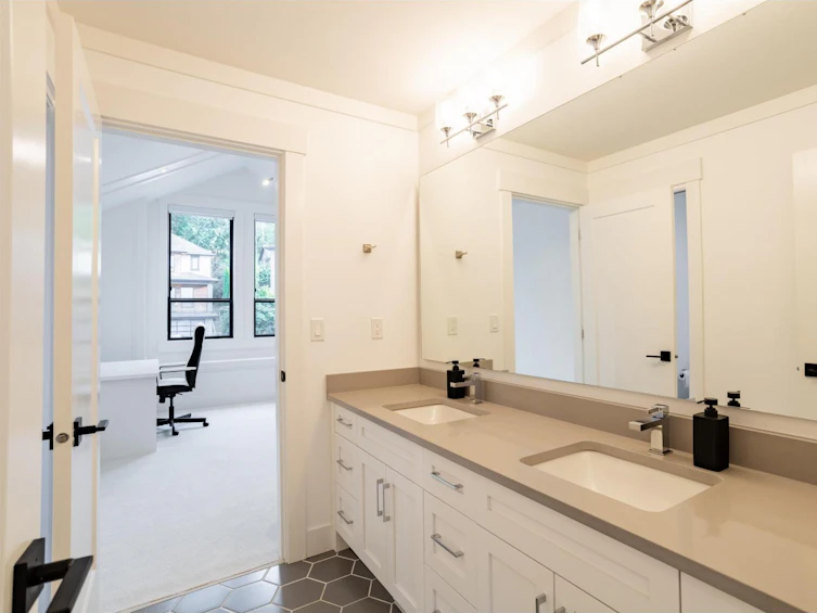 16671 30a Avenue, Surrey, BC, V3Z 0P9 - 16