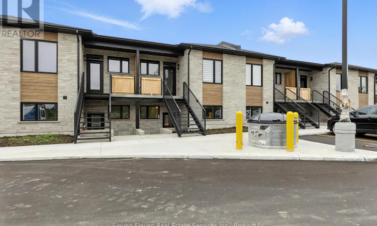 12-440 Wellington Street E