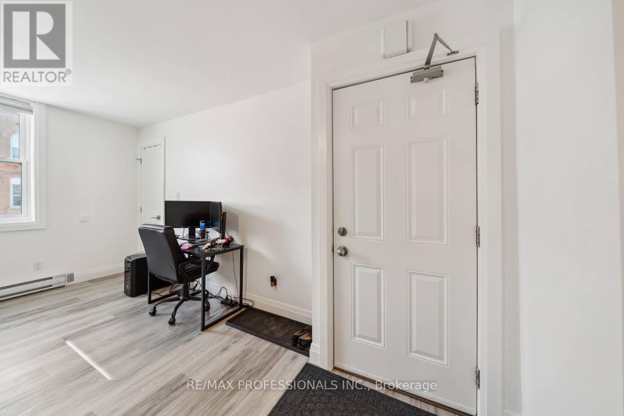 2-14 Manitoba Street, Bracebridge, ON, P1L 1S4 - 2