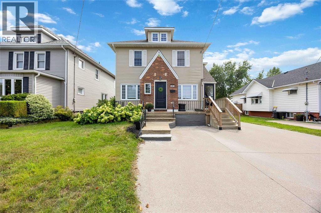 207 Victoria Avenue East, Point Edward, ON, N7V 1H7