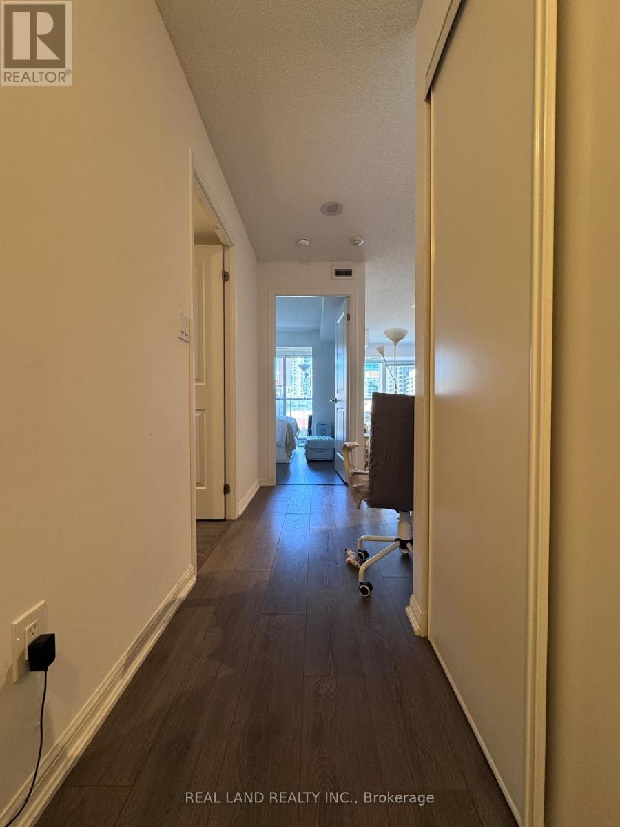 1111-400 Adelaide Street, Toronto, ON, M5A 1N4 - 6