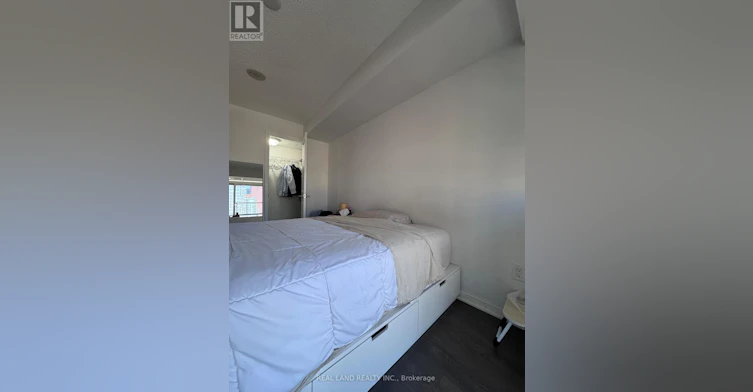 1111-400 Adelaide Street, Toronto, ON, M5A 1N4 - 12
