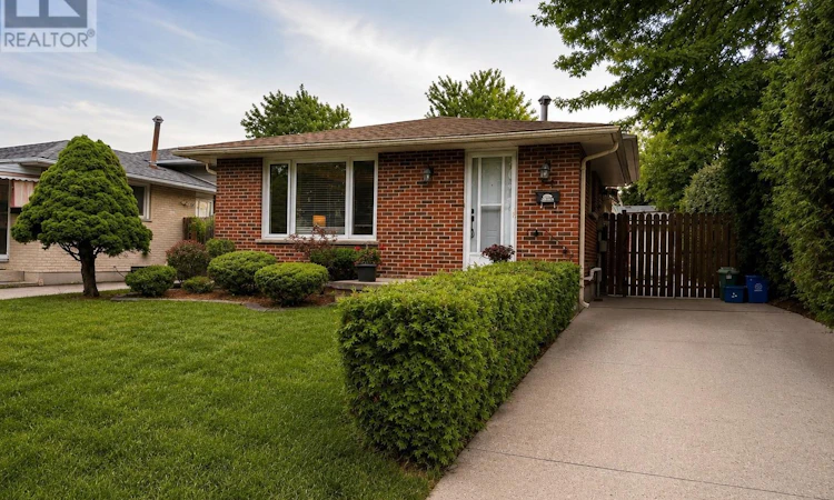 95 Clifton Crescent S