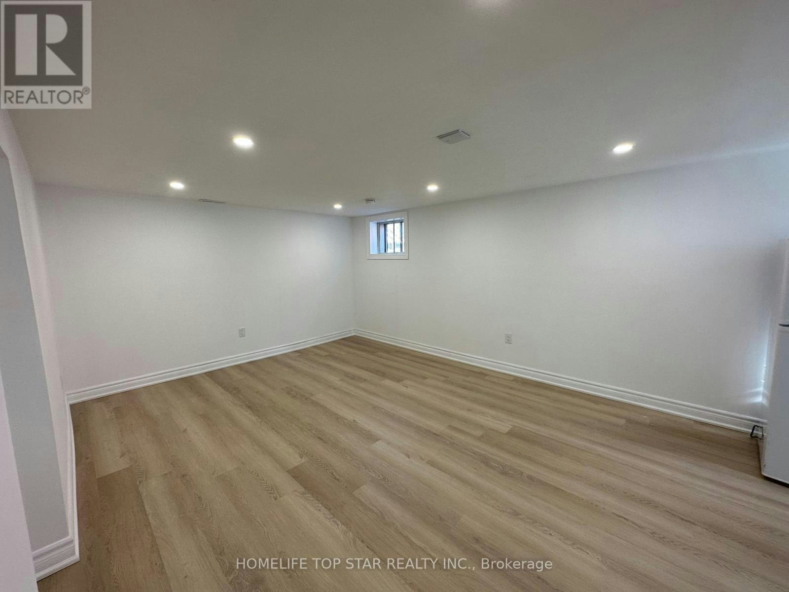 BACHELOR-38 Cartier Crescent, Richmond Hill, ON, L4C 2N2