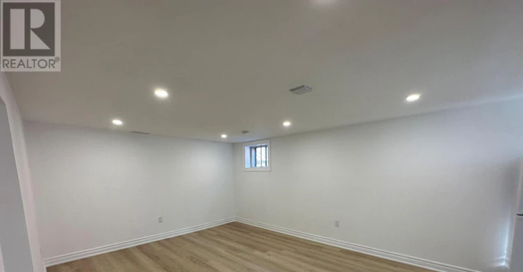 BACHELOR-38 Cartier Crescent, Richmond Hill, ON, L4C 2N2