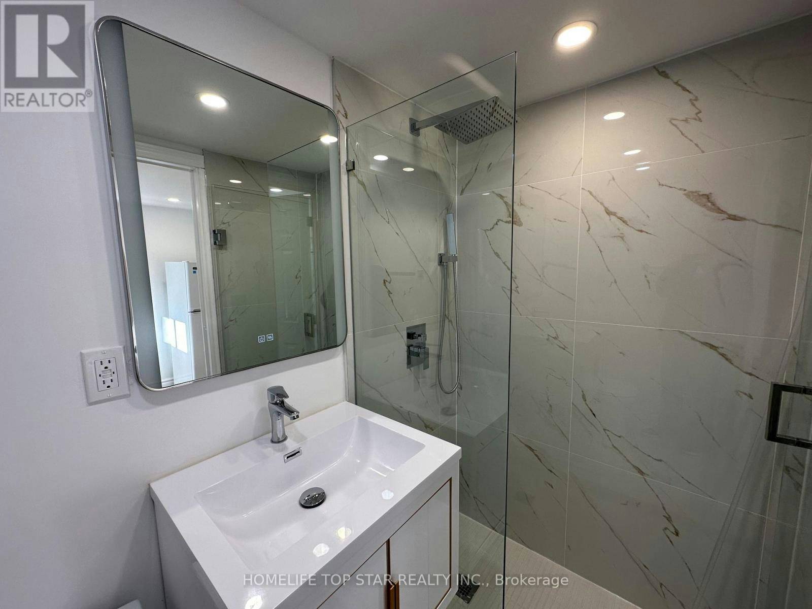 BACHELOR-38 Cartier Crescent, Richmond Hill, ON, L4C 2N2 - 5