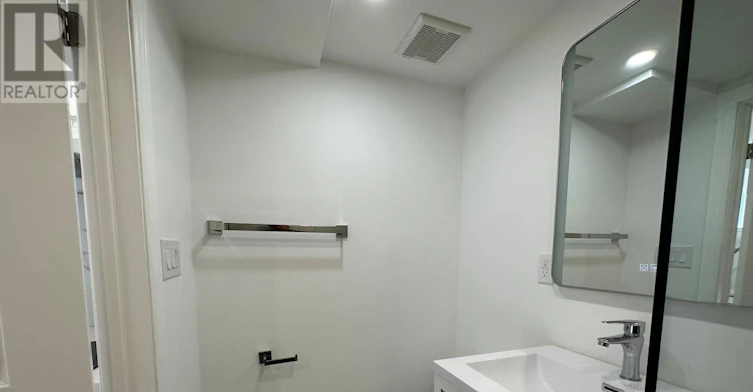BACHELOR-38 Cartier Crescent, Richmond Hill, ON, L4C 2N2 - 6