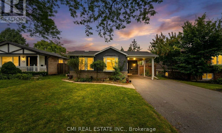 677 Lomond Crescent