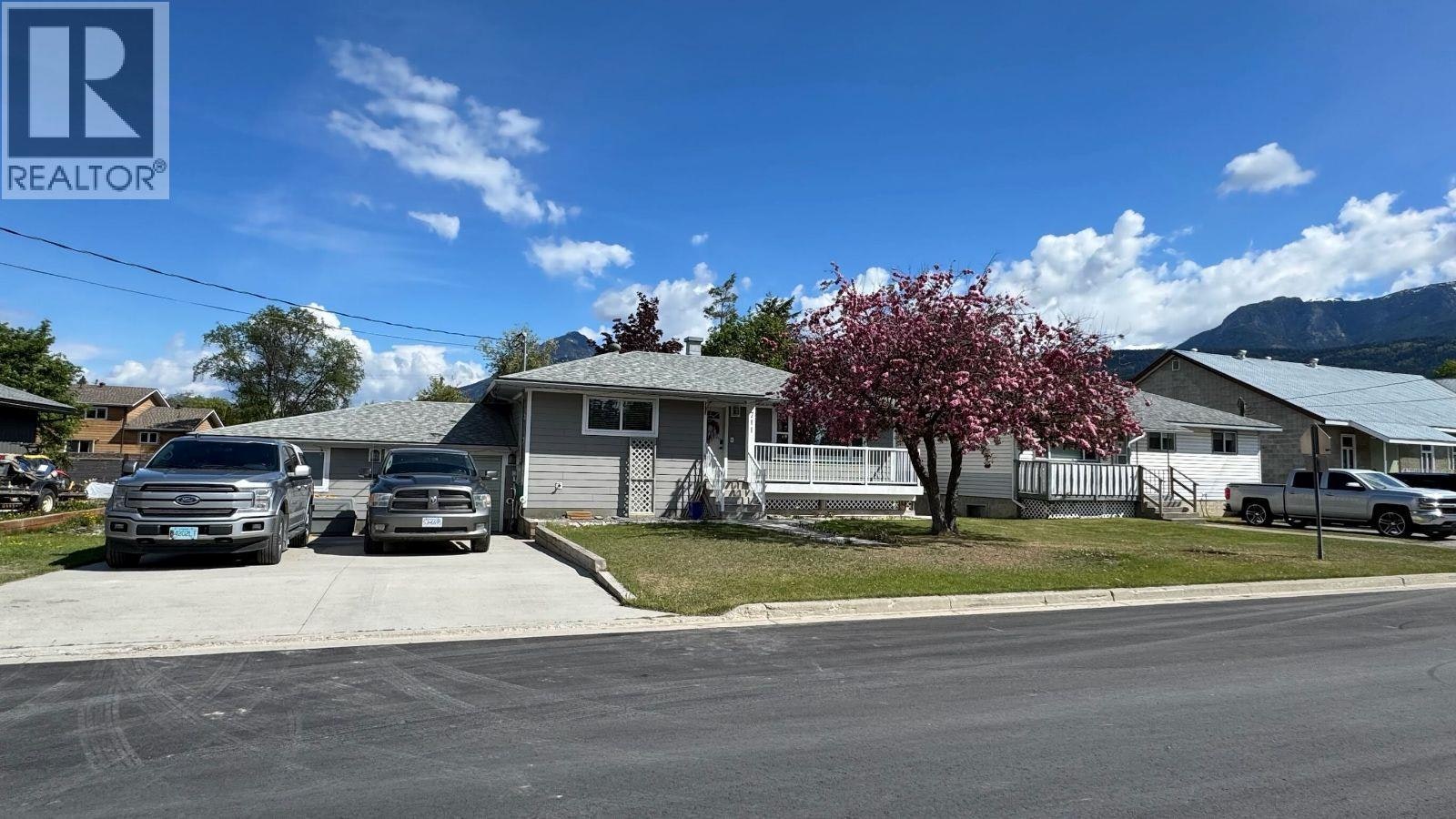 711 S 10th Street, Golden, BC, V0A 1H0