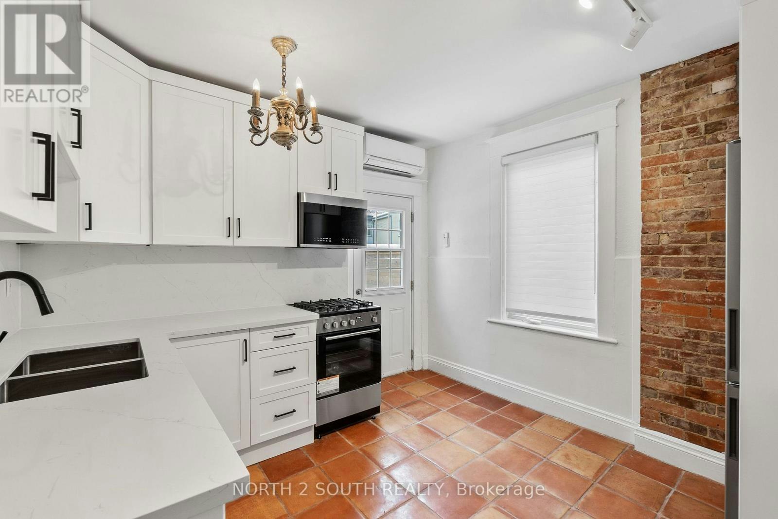 UPPER-161 Marlborough Place, Toronto, ON, M5R 3J5 - 18