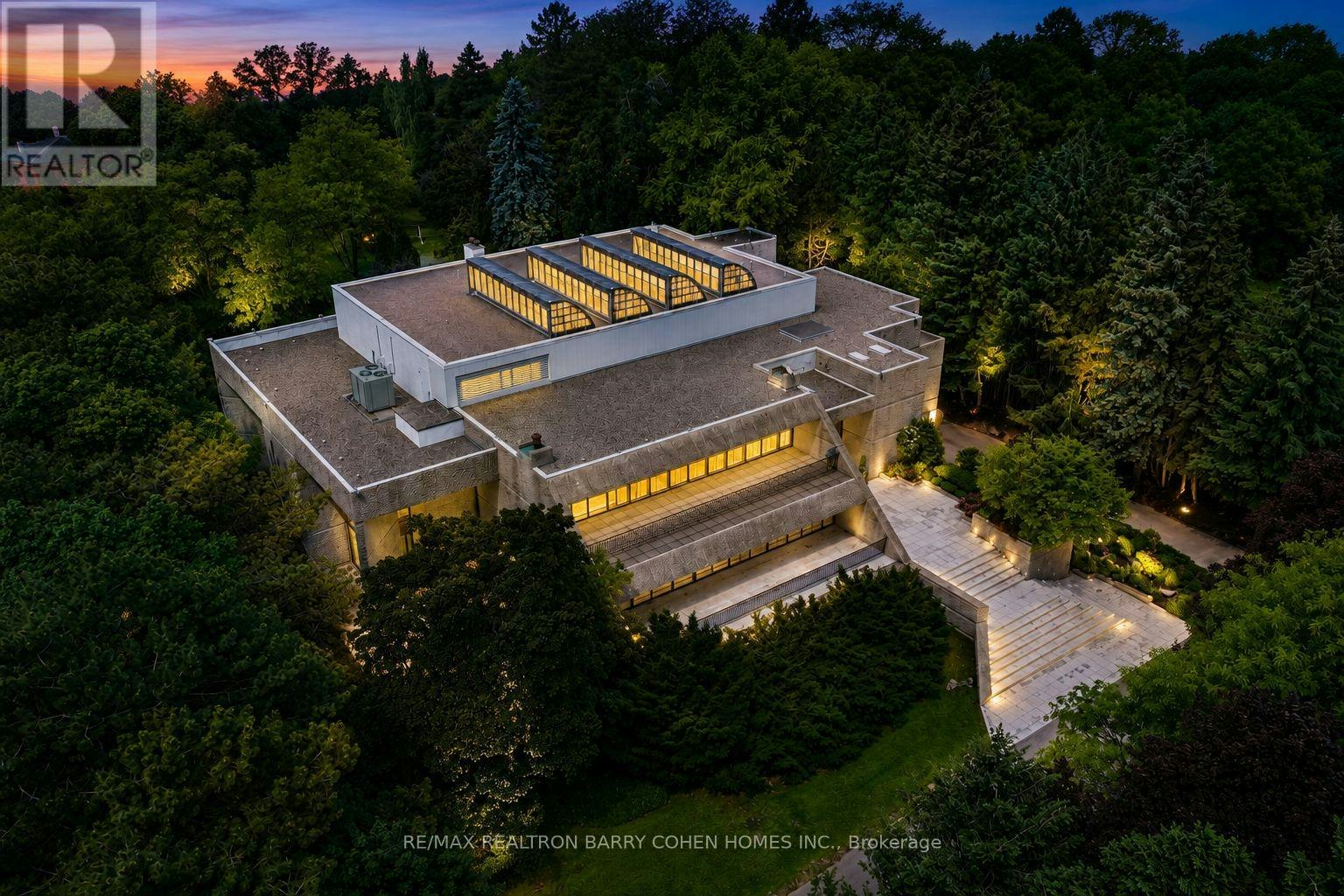 30 High Point Road, Toronto, ON, M3C 2R3