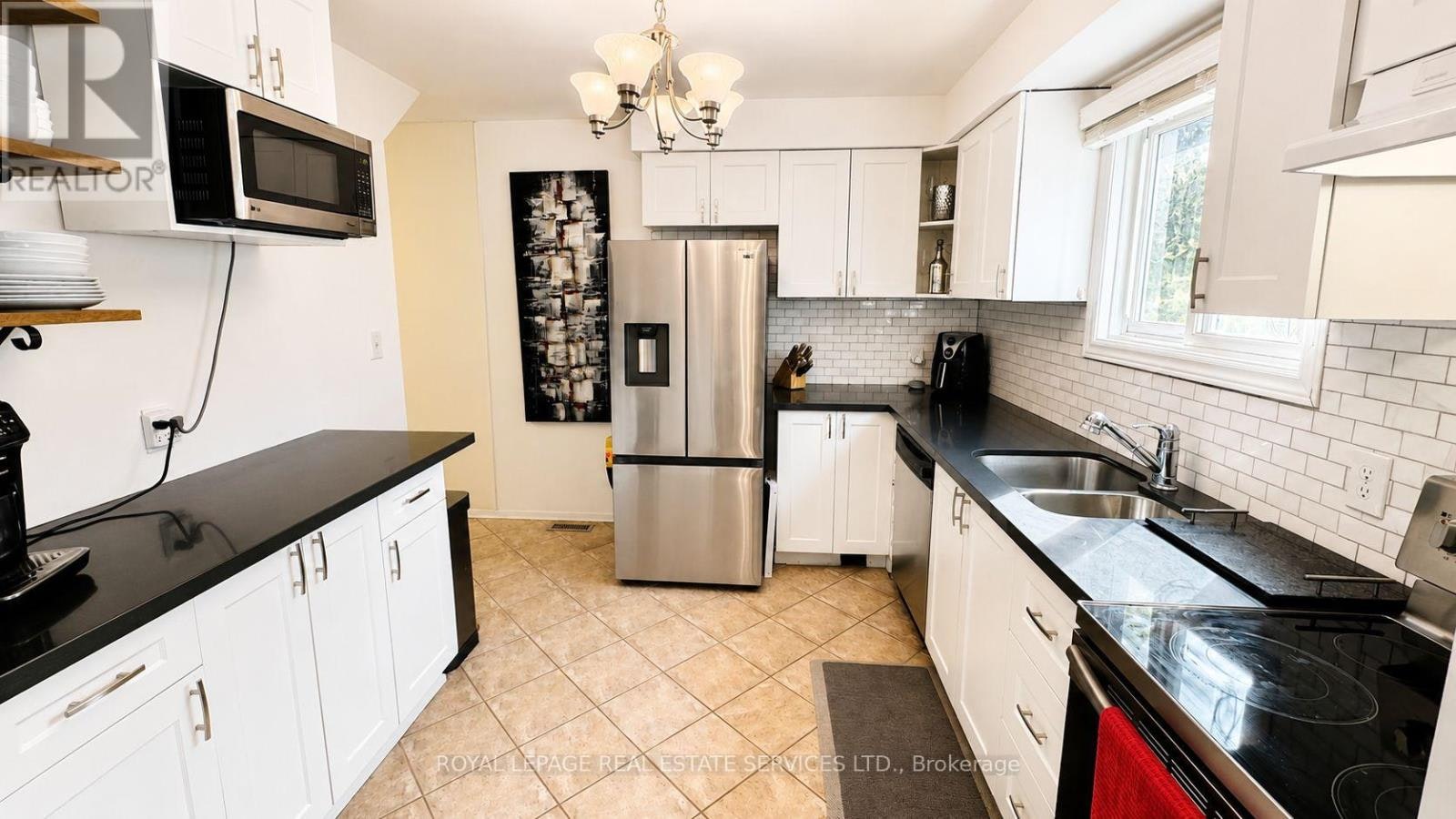 49 Lowder Place, Whitby, ON, L1N 8B8 - 8