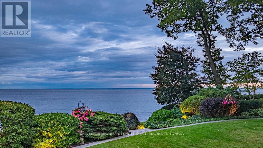 6 Ennisclare Drive W, Oakville, ON, L6J 4N2 - 39