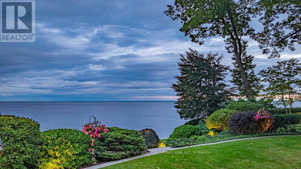 6 Ennisclare Drive W, Oakville, ON, L6J 4N2 - 37