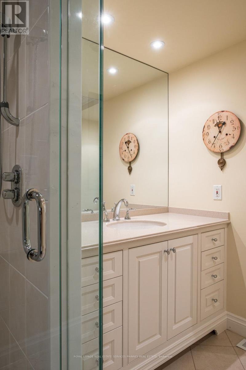 6 Ennisclare Drive W, Oakville, ON, L6J 4N2 - 20