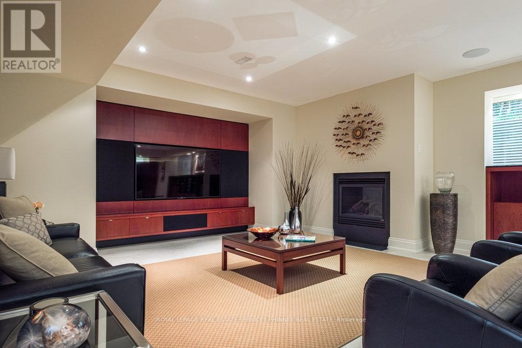 6 Ennisclare Drive W, Oakville, ON, L6J 4N2 - 33