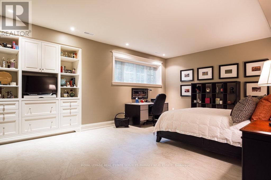 6 Ennisclare Drive W, Oakville, ON, L6J 4N2 - 36