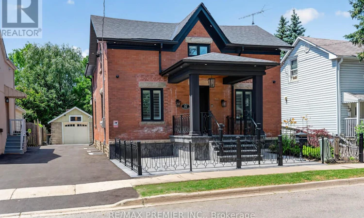 21 Elizabeth Street N