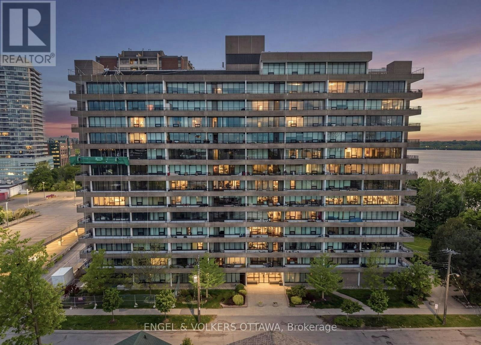 EX2-370 Dominion Avenue, Ottawa, ON, K2A 3X4