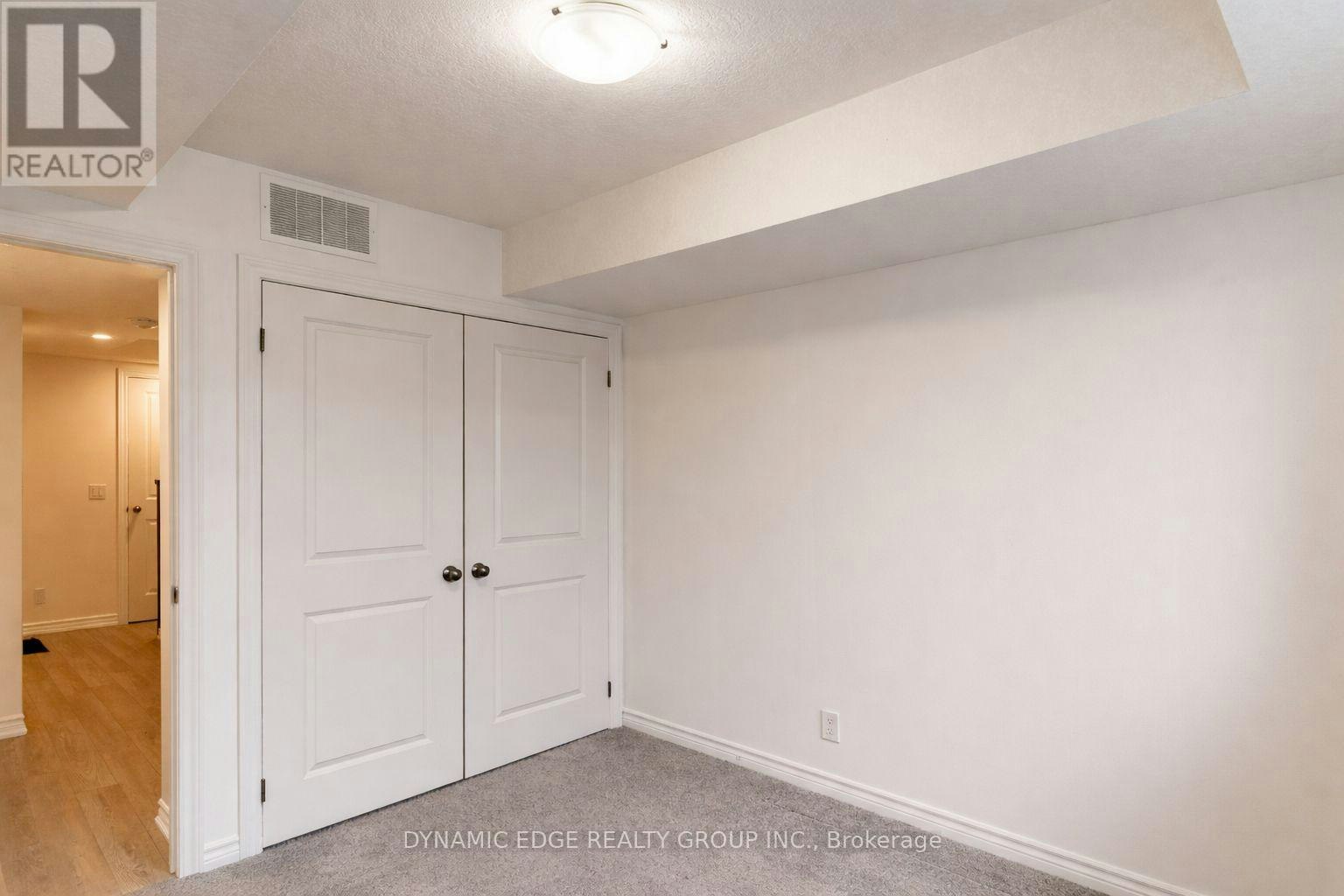 25-235 Chapel Hill Drive, Kitchener, ON, N2R 0S4 - 8