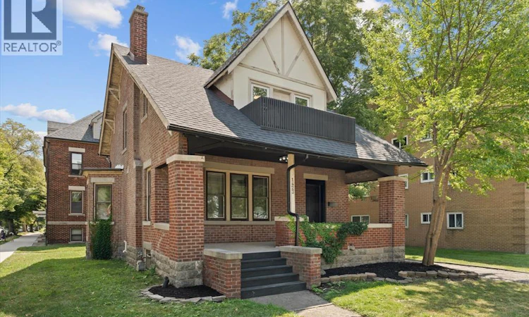 1423 Riverside Drive West