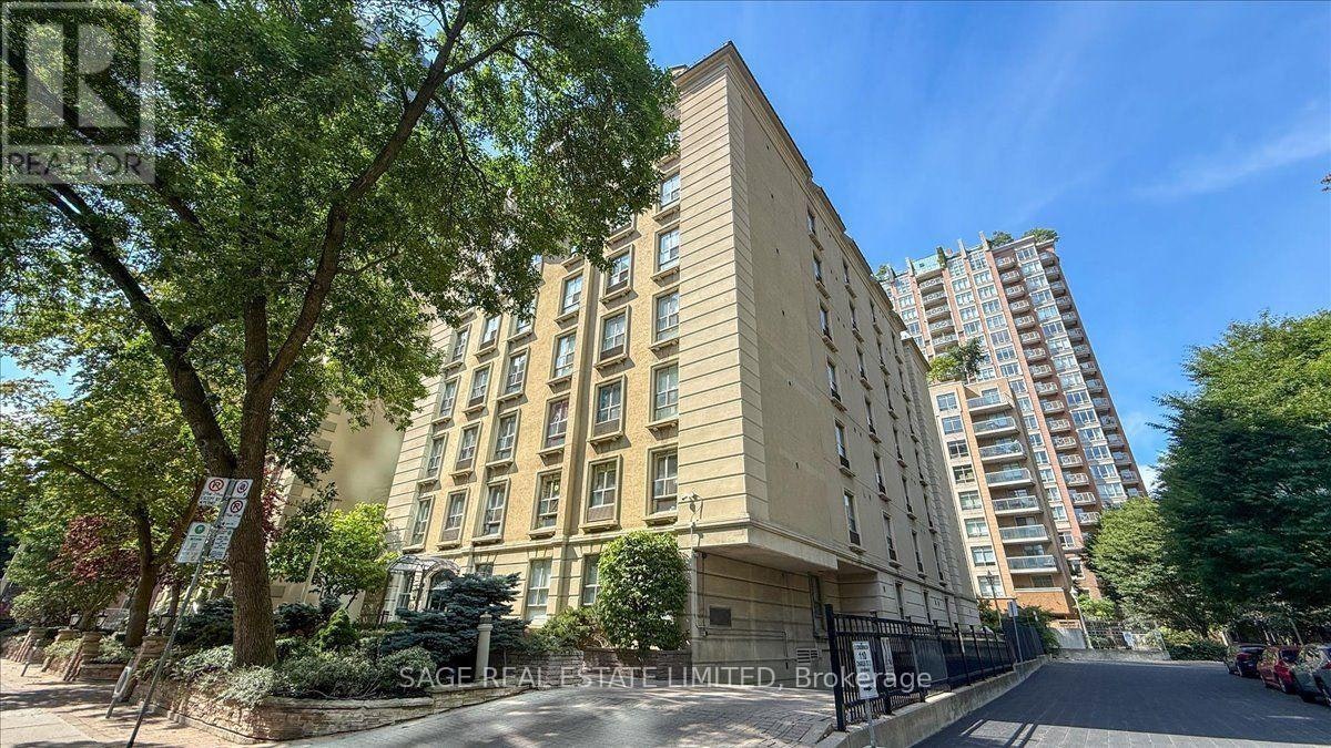 208-88 Charles Street E, Toronto, ON, M4Y 2W7