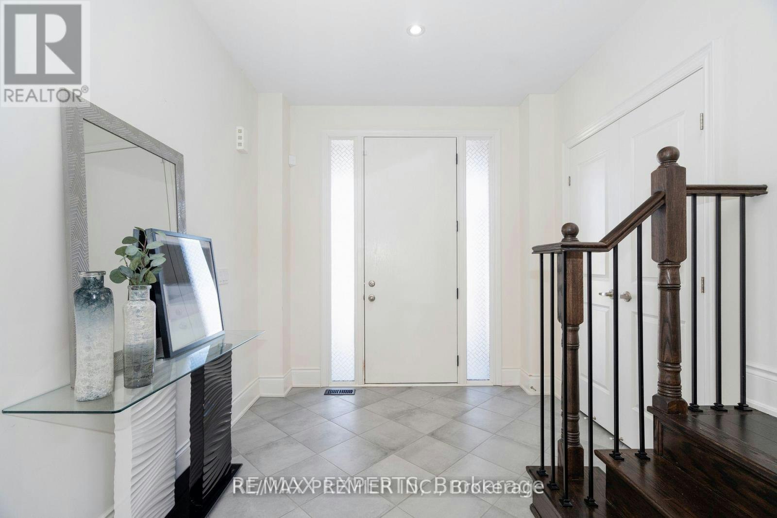 89 Forest Edge Crescent, East Gwillimbury, ON, L9N 0S6 - 2