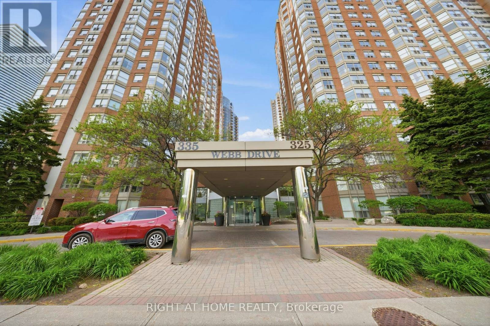 203-335 Webb Drive, Mississauga, ON, L5B 4A1