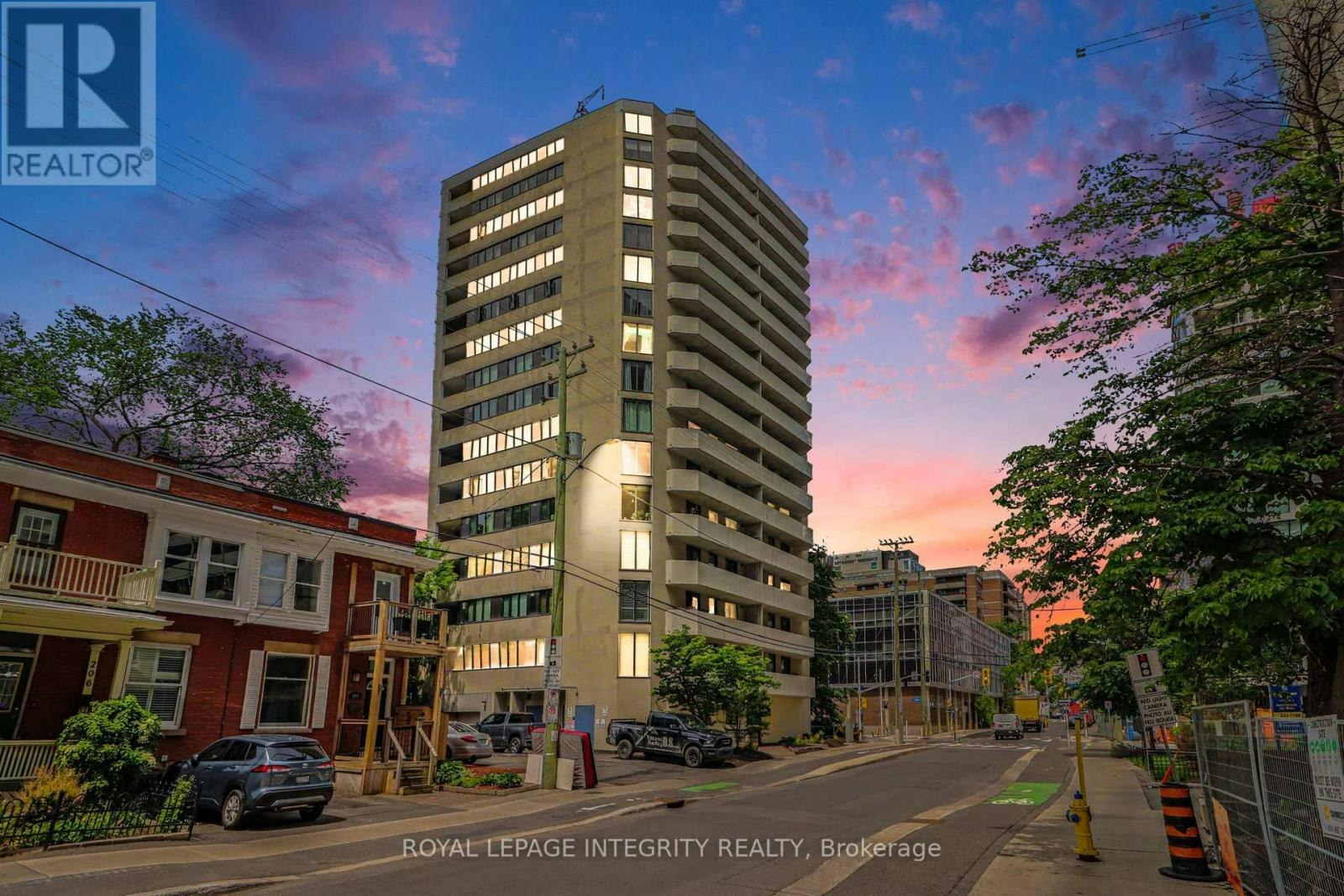 102-200 Bay Street S, Ottawa, ON, K1R 7W8
