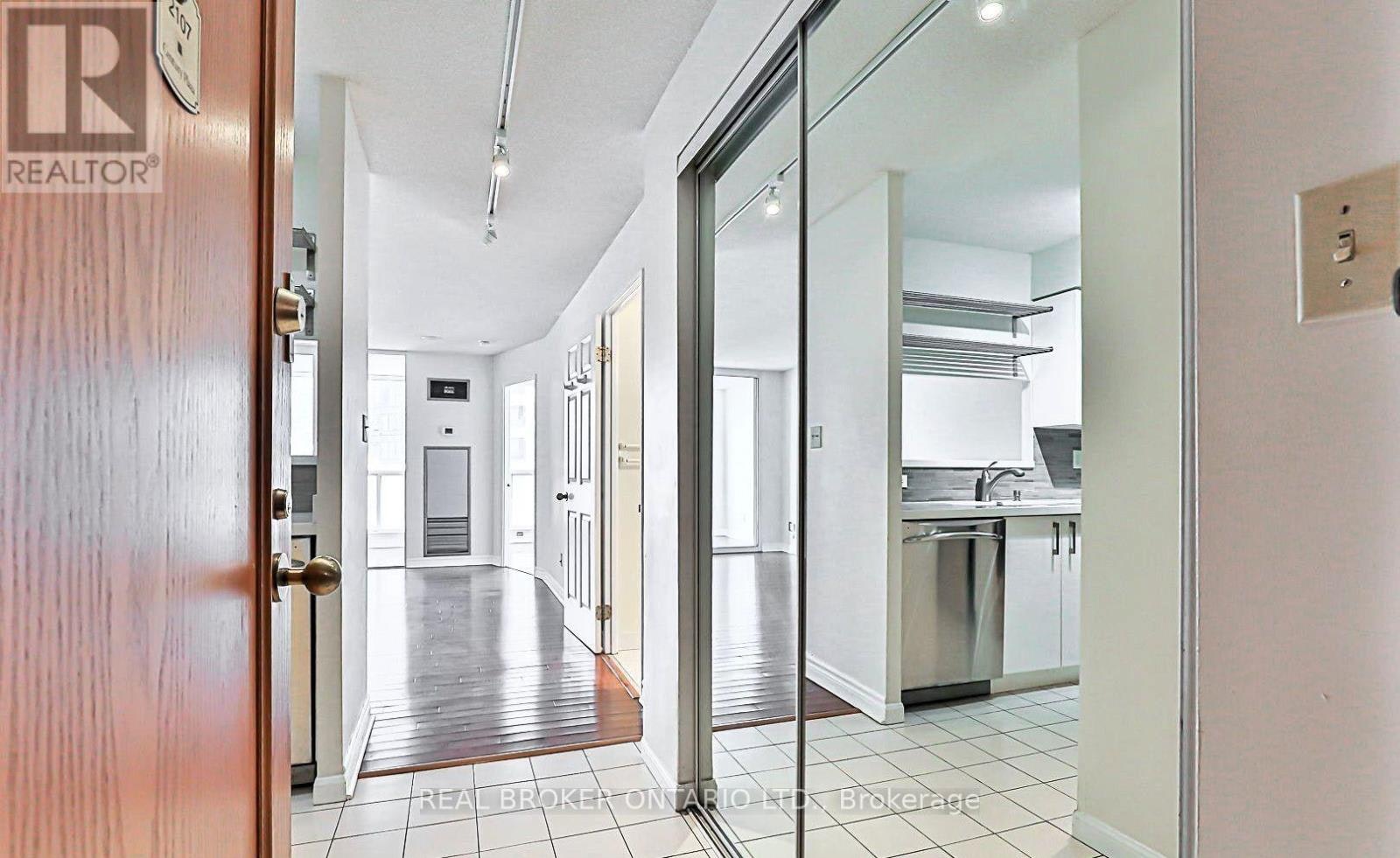 2107-24 Wellesley Street W, Toronto, ON, M4Y 2X6 - 3