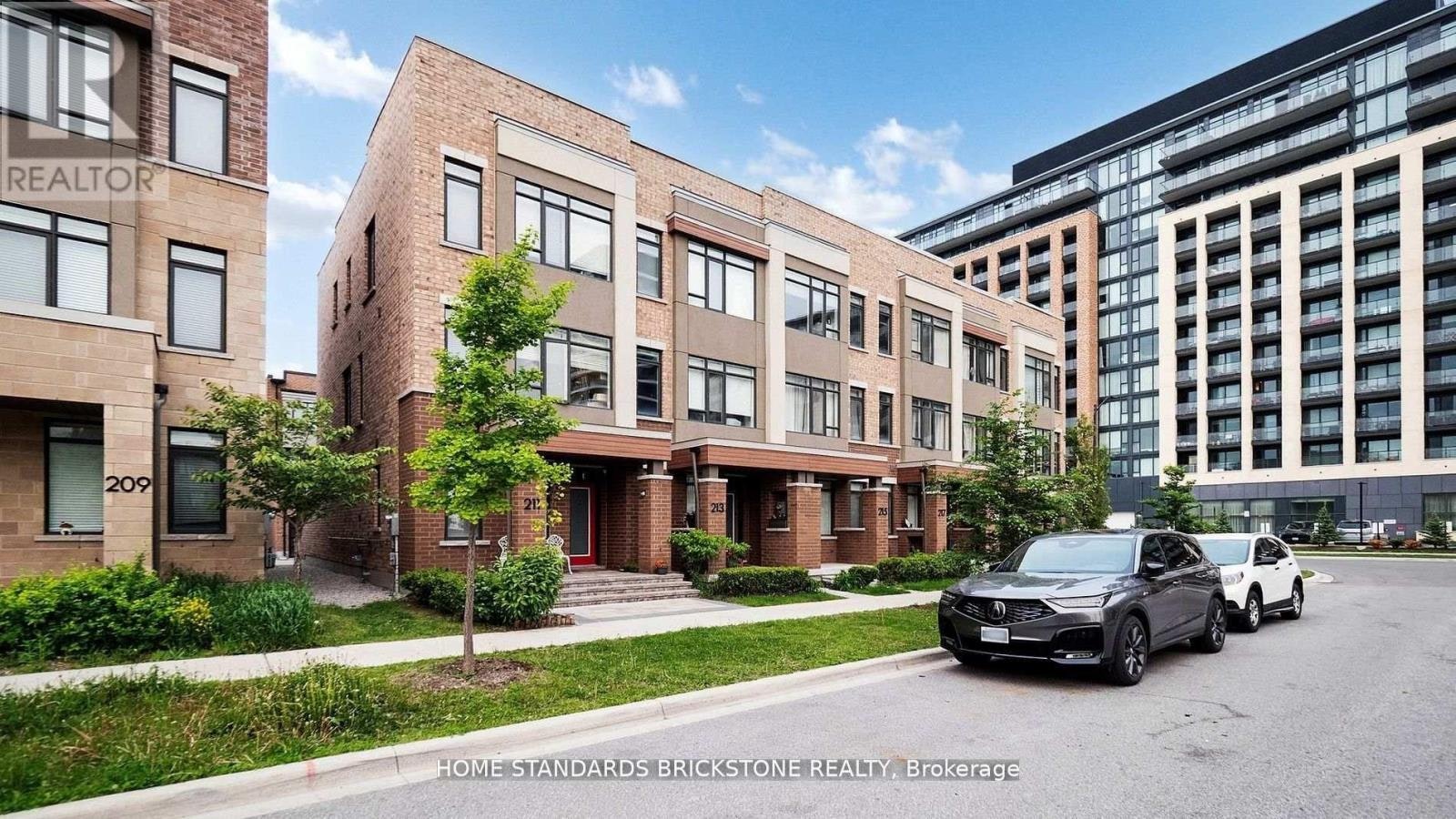 215 Salterton Circle, Vaughan, ON, L6A 4Z2
