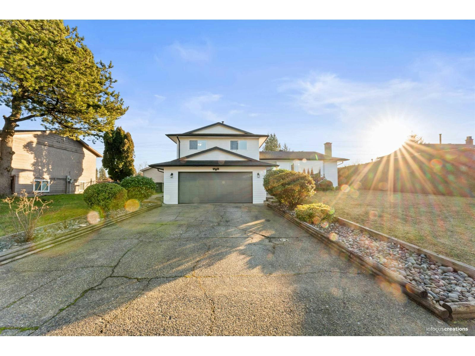 15796 95a Avenue, Surrey, BC, V4N 2L4