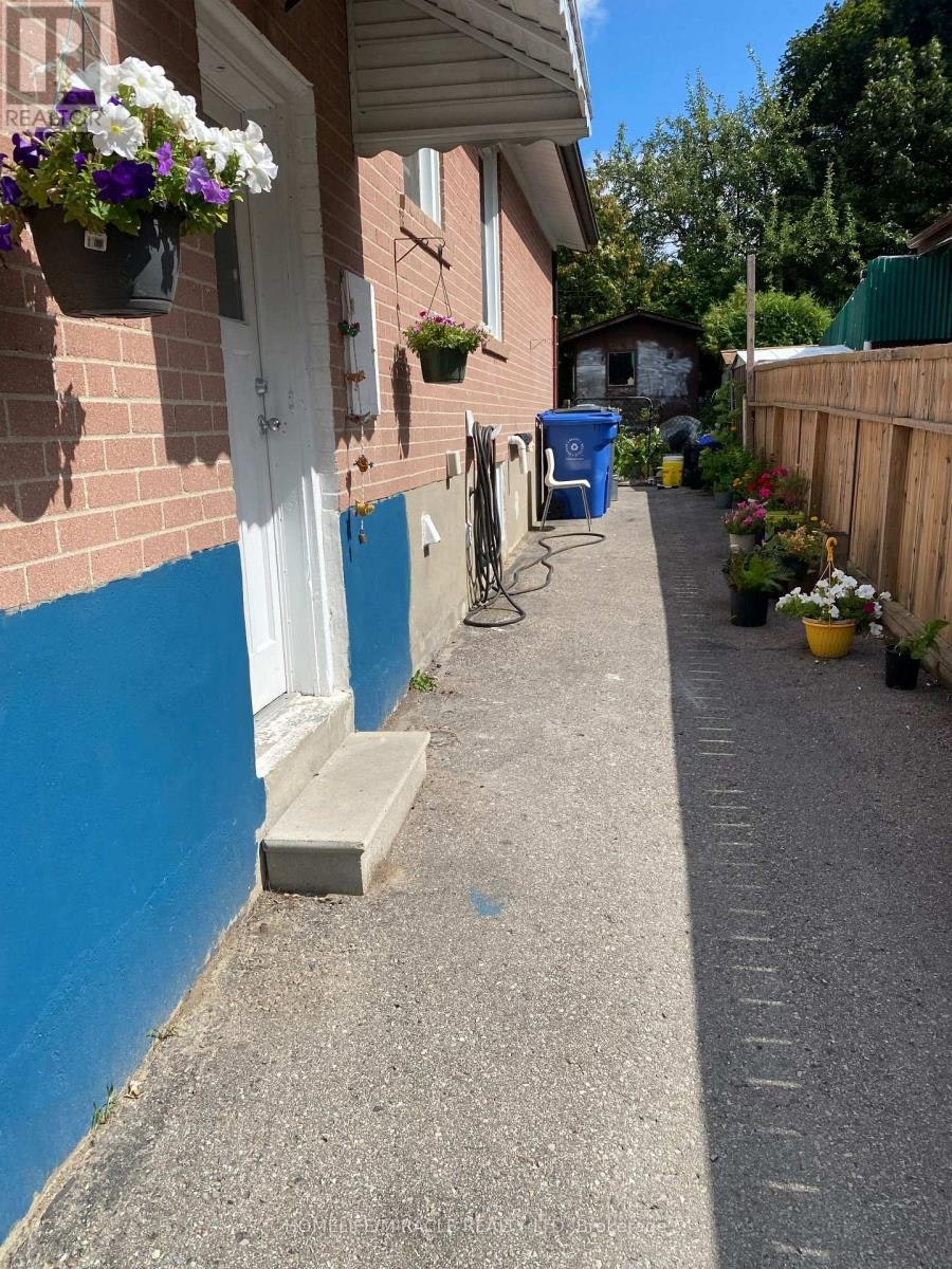MAIN-43 Corby Crescent, Brampton, ON, L6Y 1H3 - 2