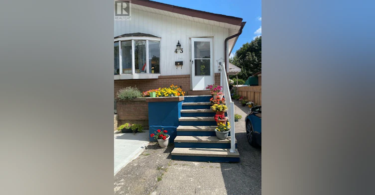 MAIN-43 Corby Crescent, Brampton, ON, L6Y 1H3
