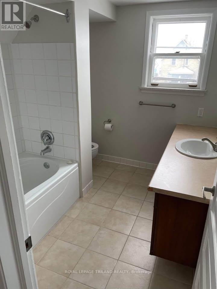 2 - 23-5 Chestnut Street, St. Thomas, ON, N5R 2A8 - 5