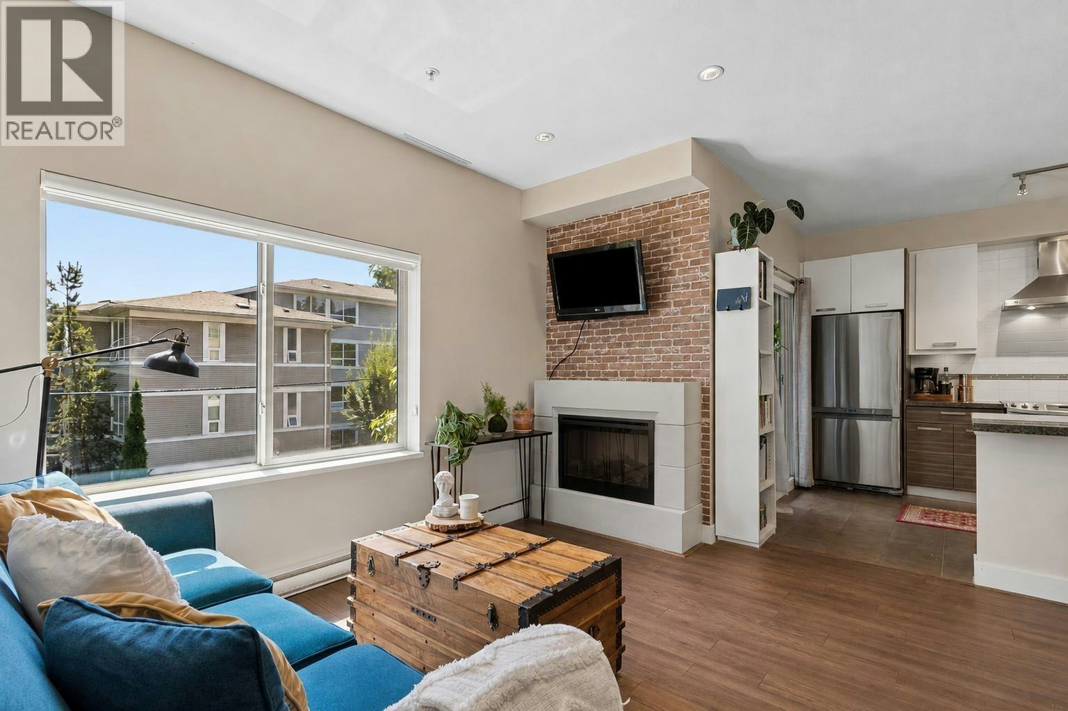 206-1273 Marine Drive, North Vancouver, BC, V7P 1T3