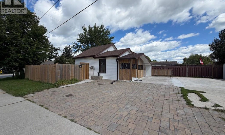 76 Avenue Road