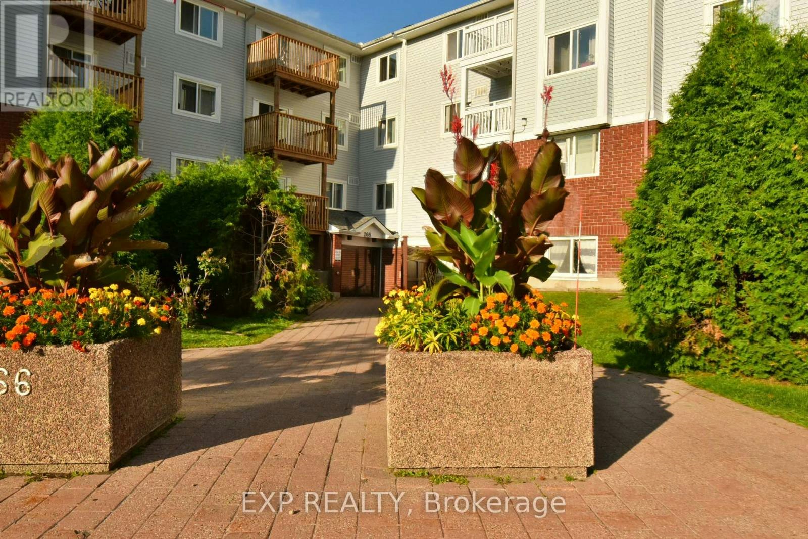 5-266 Lorry Greenberg Drive, Ottawa, ON, K1T 3J9 - 3