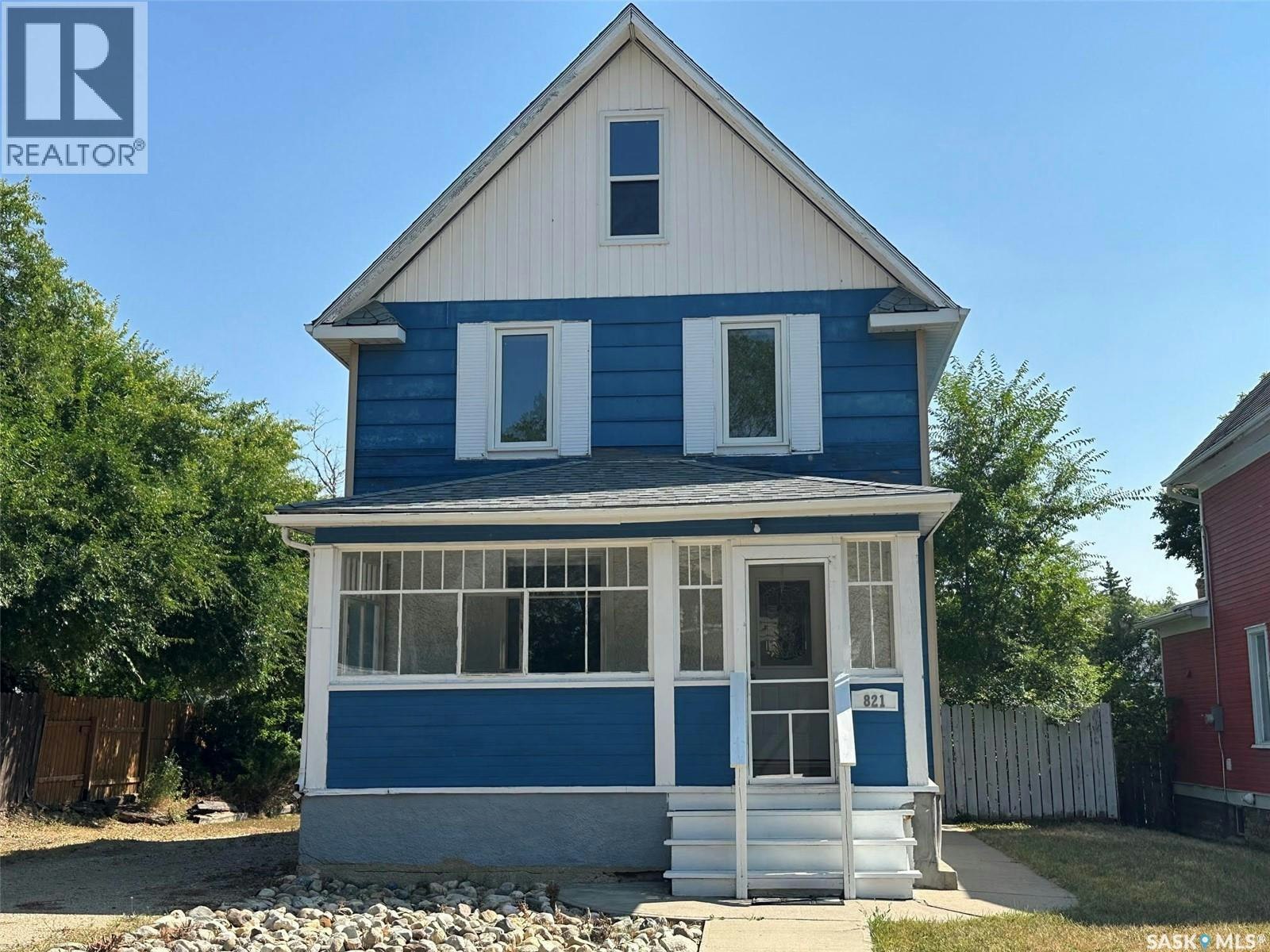 821 6th Avenue NW, Moose Jaw, SK, S6H 4A2