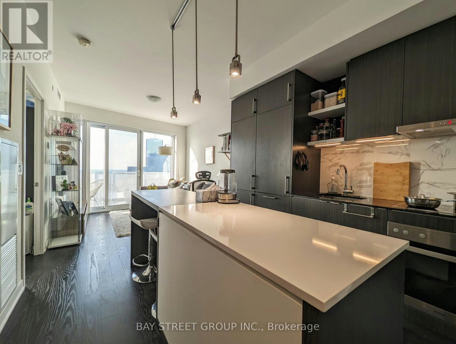 6103-100 Harbour Street, Toronto, ON, M5J 0B5 - 2