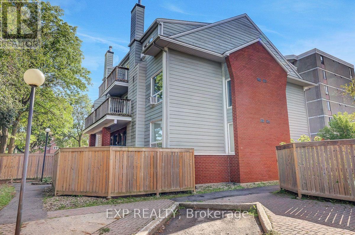 F-20 Hart Avenue, Ottawa, ON, K1K 4H8