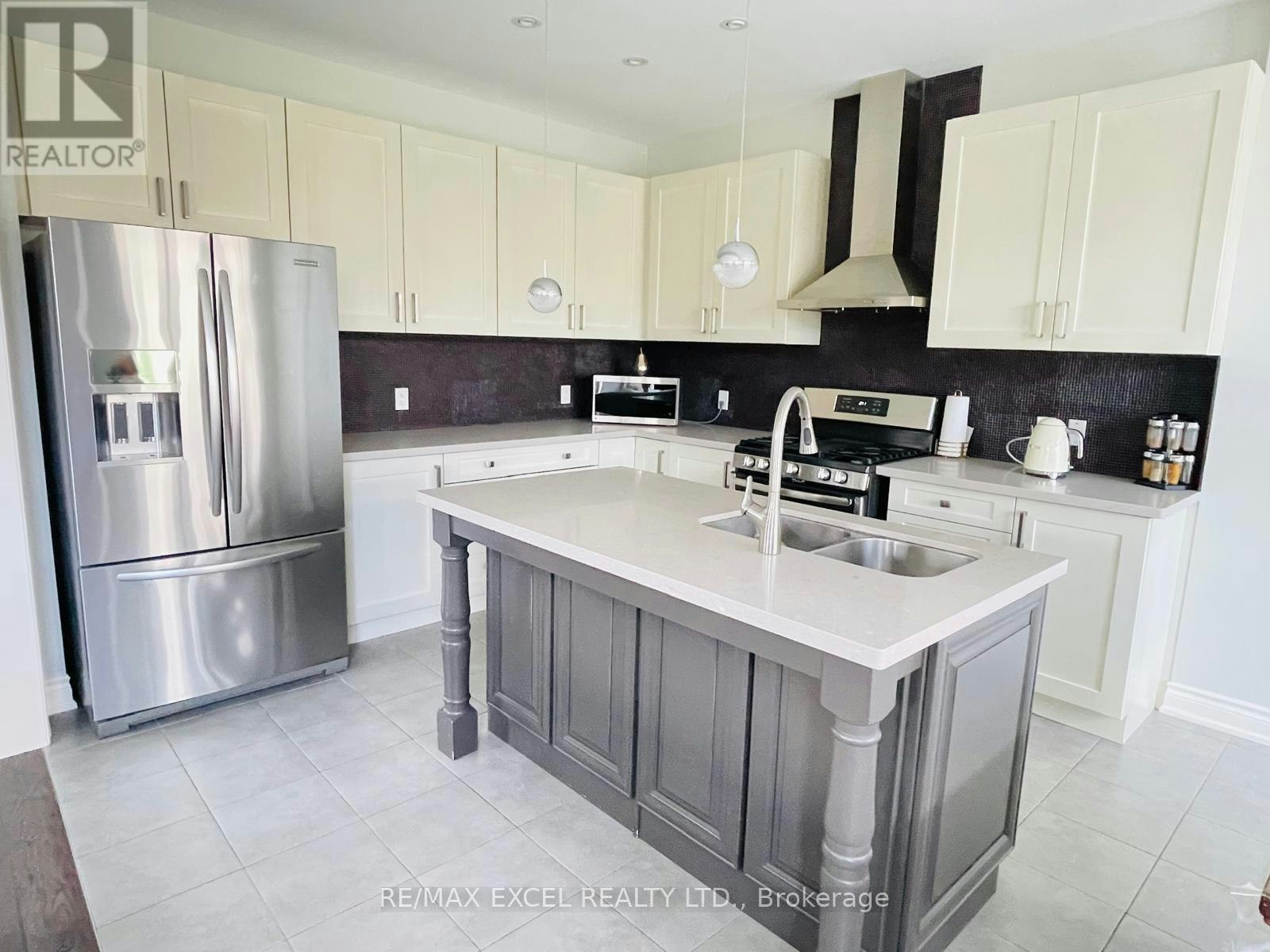 2 Peter Miller Street N, Aurora, ON, L4G 0W9 - 30