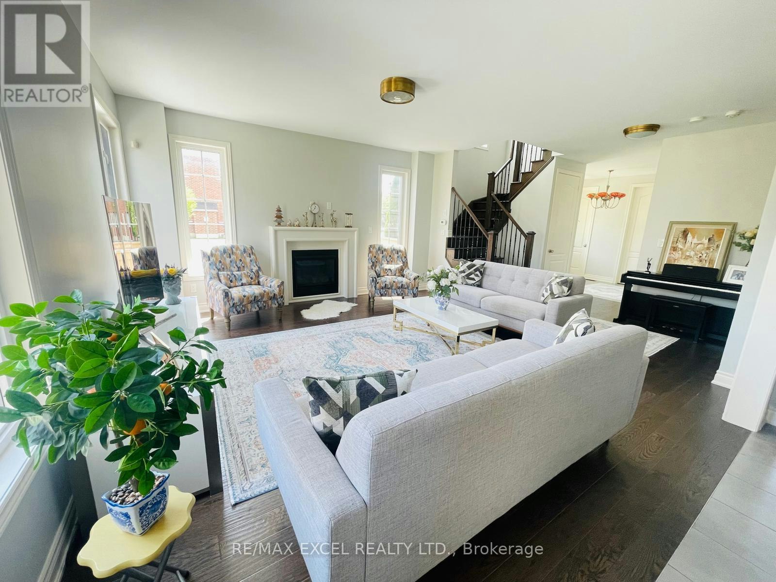 2 Peter Miller Street N, Aurora, ON, L4G 0W9 - 7