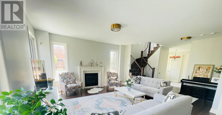2 Peter Miller Street N, Aurora, ON, L4G 0W9 - 9