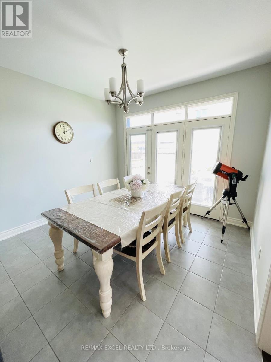 2 Peter Miller Street N, Aurora, ON, L4G 0W9 - 32