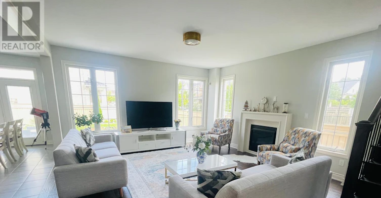 2 Peter Miller Street N, Aurora, ON, L4G 0W9 - 26