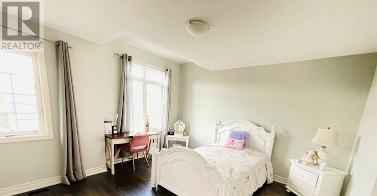 2 Peter Miller Street N, Aurora, ON, L4G 0W9 - 18