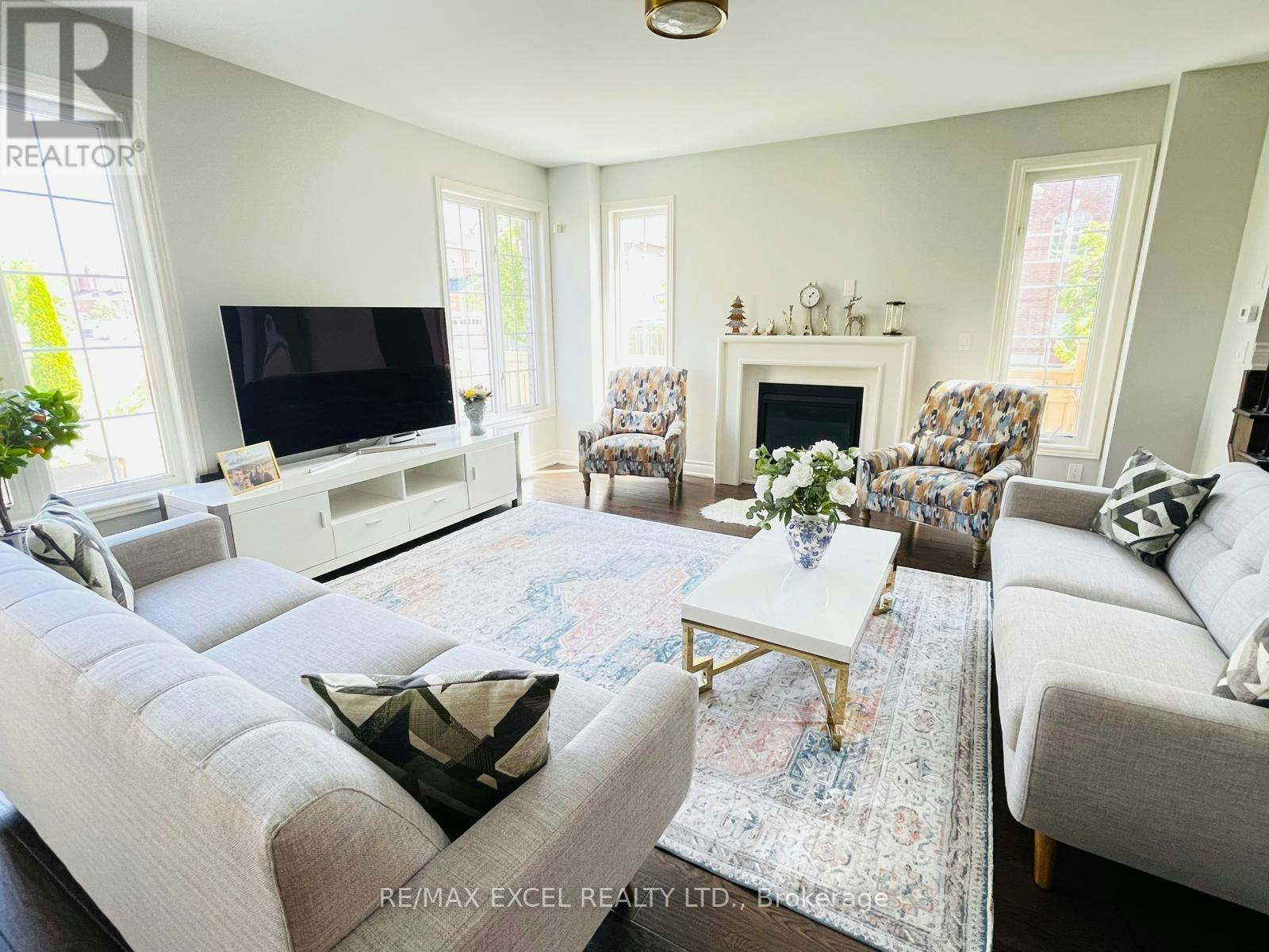 2 Peter Miller Street N, Aurora, ON, L4G 0W9 - 33